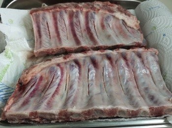 step2: 骨底部每條骨中間𠝹一𠝹。
