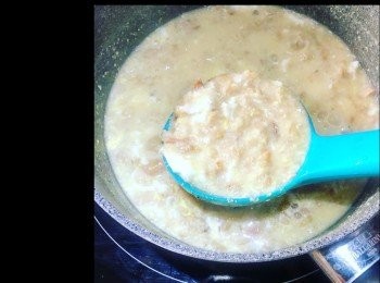 step1: 瑤柱浸泡10分鐘，煮滾水後放入大燕麥、瑤柱