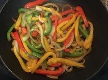 step5: 炒熟後試吃，並用鹽做微調便可起鍋囉～