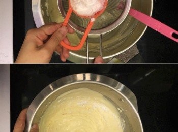 step9: 拿走熱水，篩入粟粉拌勻