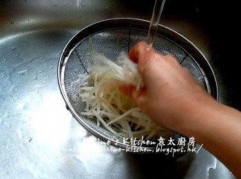 step7: 盛起用水沖一沖洗及瀝乾