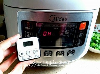 step18: 高速鍋煮完後會發出嗶嗶聲響 , 焗10分鐘