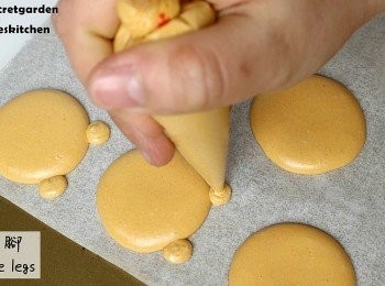 step13: 然後擠上雙腳