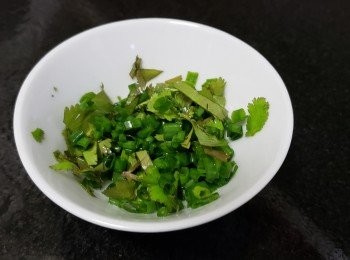 step2: 蔥粒，芫茜碎