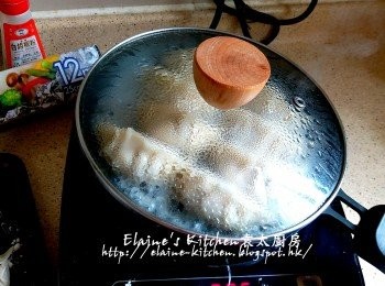 step11: 倒入麵粉水立刻蓋上蓋煮5分鐘