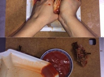 step1: 泡菜先揸乾水份，泡菜汁留用