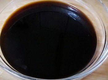 step2: 先把黑糖加水煮溶後放涼備用