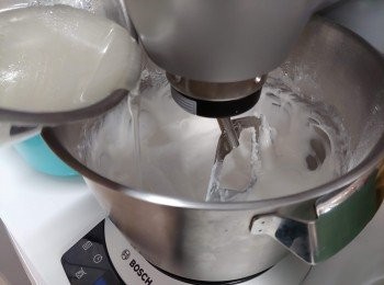 step4: 糖漿加進粉漿內攪勻