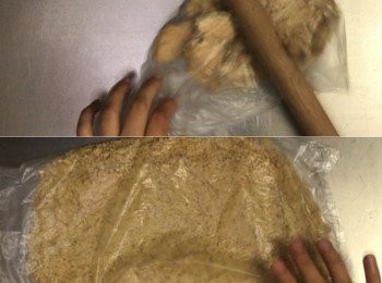 step2: 消化餅放入保鮮膠袋捍碎
