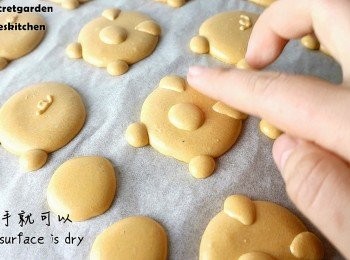 step18: 用手摸一摸, 表面成膜, 不黏手就可以