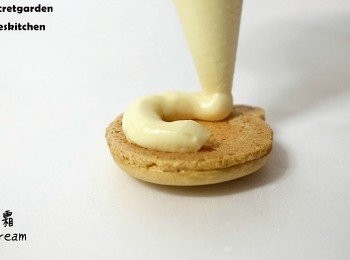 step27: 內餡方面這次用了奶油霜