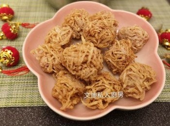 step10: 放在廚紙吸去部份油即成。