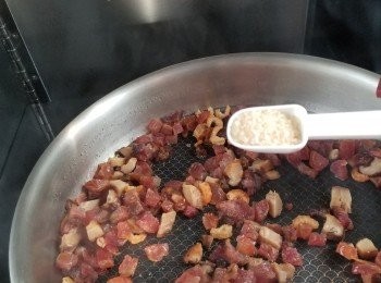 step7: 再加入2茶匙砂糖炒香後上碟待用