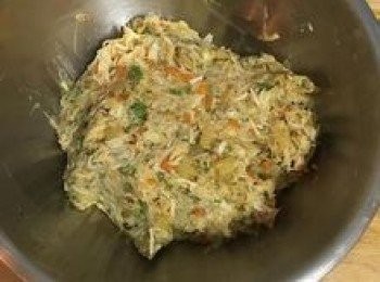 step11: 拌勻後，內餡即完成。
其實這樣的內餡再多加顆蛋就可以做個蟹肉烘蛋，也很好吃喔。