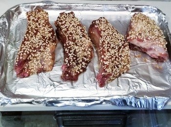 step3: 焗爐用200度預熱，將一字骨焗20分鐘至熟。