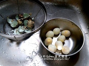 step6: 將鵪鶉蛋沖一沖洗去殼