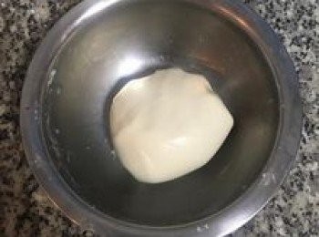 step10: 揉到油完全被吸收，表面光滑即可蓋起來，鬆弛15分鐘。