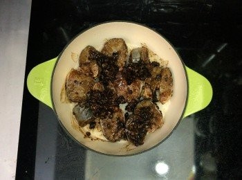 step9: 將白鱔倒入米飯，再加蓋煮10分鐘 （想要多點飯焦可多煮3-5分鐘）