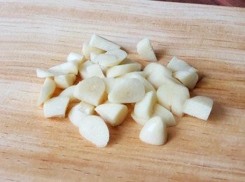 step1: 蒜頭切碎