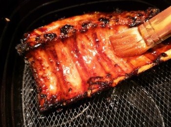 step8: 焗10分鐘後底面掃上麥芽醬汁。