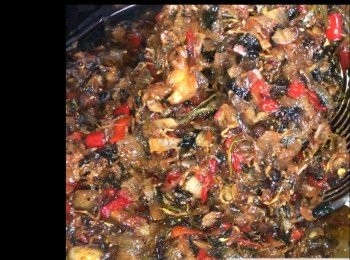 step1: 每種材料炸至軟身，逐様放下去炸，放全部材料後慢火推15分鐘左右，加調味料，見芫荽轉黑色立即熄火。