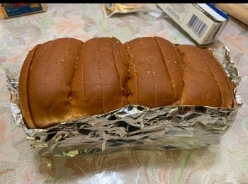 step1: 先用錫紙包住麵包（如圖）