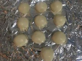 step11: 接著秤重後分成10顆@23g；揉成圓形。