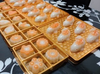 step10: 大火蒸30分鐘(視乎爐具火力)至呈均勻半透明狀便完成; 待年糕徹底冷卻後脫模便完成。