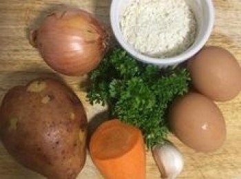 step2: 將蔬果清洗乾淨，秤好麵包粉備用。