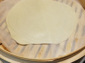 step9: 再用大火將6塊麵糰蒸10分鐘,20塊分3次蒸熟,第2次及第3次可以蒸7塊