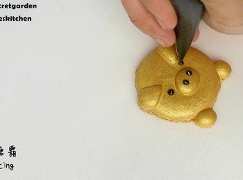 step25: 用皇室糖霜做裝飾