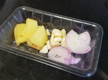 step5: 蒜頭，乾蔥，薑片