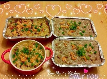 step1: 預備材料
冬菇洗凈浸軟，切粒。臘腸、潤腸、臘肉拖水切粒。蝦米切粒。燒熱油鑊，爆香臘腸，冬菇及蝦米，待用。
白蘿蔔洗淨刨絲 如有蘿蔔水留用 待用