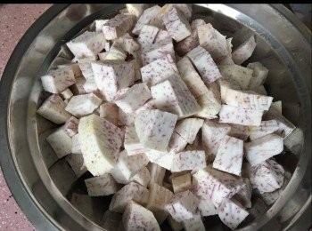 step2: 芋頭切粒