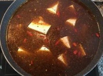 step5: 放入煮滾的麻辣湯中；