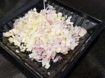 step1: 蒜頭，乾蔥
