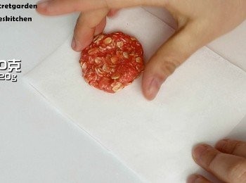 step8: 開始做勞蘇了, 先取20克做臉