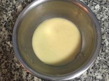 step9: 將炒好的<span class="group_3">油酥</span>起鍋放涼備用，
註:此時的<span class="group_3">油酥</span>會呈現很像煉乳的那種濃稠質感。