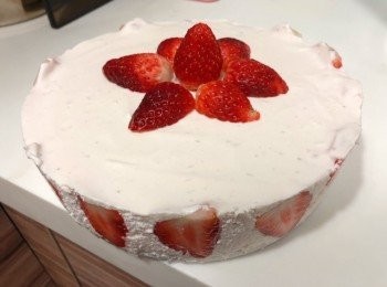 step12: 食前用士多啤梨裝飾就完成