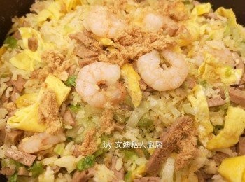 step8: 最後落蛋絲和肉鬆即成。