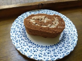 step1: Preheat oven to 160C
 Place a sheet of greaseproof paper in a swiss roll tin(13″ x 9″)
Whisk the eggs and sugar for approx. 8 minutes until ribbon consistency