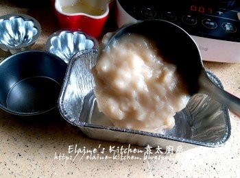 step8: 錫紙盆掃上少許油 , 倒入麵糊 , 用刮刀抨平 , 用錫紙封口