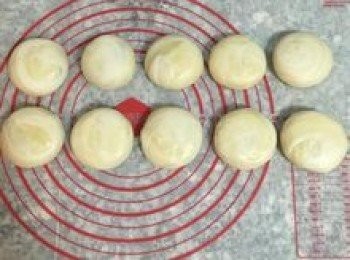 step23: 略整圓後，開口朝下放置；