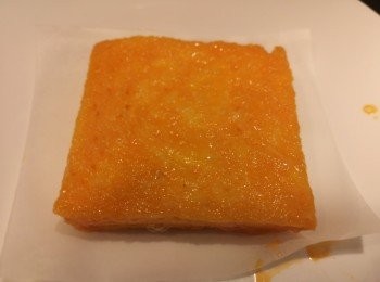 step2: 將麵包放入烘焙紙上。