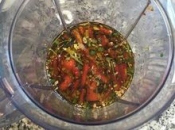 step14: 全部連油帶料放入果汁機打成泥狀；