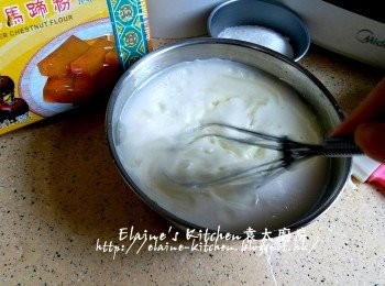 step3: 用隔篩過去多餘粉粒 , 加2湯匙油拌勻備用