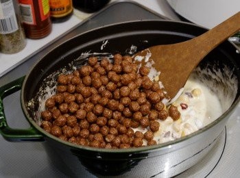 step4: 下腰果、 紅莓乾、葵花籽及早餐玉米片