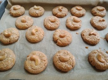 step9: Baked for 12 to 15 minutes or until lightly brown. Transfer to a wire rack to cool.