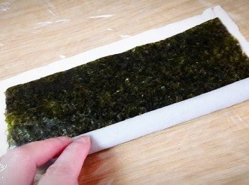 step4: 從靠自己的那端開始往前卷 , 卷緊一點會比較好