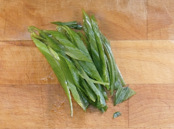 step3: 蔥綠斜切。